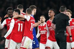 Bảng xếp hạng Ngoại hạng Anh mới nhất: Arsenal bỏ xa Man City, MU