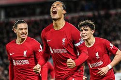 Van Dijk và Salah cùng tỏa sáng, giúp Liverpool tìm lại niềm vui chiến thắng