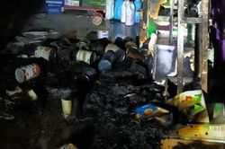 Người đàn ông bịt mặt bất ngờ ném 'bom xăng' vào nữ chủ cửa hàng tạp hóa