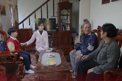 'Dưới bóng cây hạnh phúc' tập 27: Cả nhà lo lắng khi biết Son bệnh