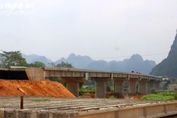 Cầu Thanh Nam (Con Cuông) thi công chậm vì vướng giải phóng mặt bằng