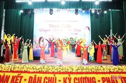 Phụ nữ Thạch Hà thanh lịch trong chương trình 'Duyên dáng áo dài'