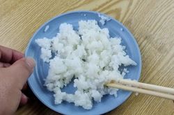 Trộn cơm nguội với thứ rồi đặt ở góc nhà: Gián 'chạy mất dép', một đi không trở lại