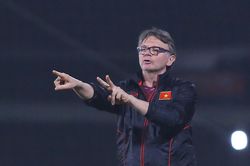 HLV Troussier yêu cầu khắt khe với U23 Việt Nam ngay buổi tập đầu tiên