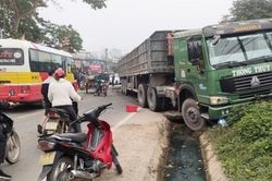 Hà Tĩnh: Va chạm xe đầu kéo, người đàn ông tử vong tại chỗ