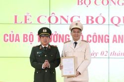 Thiếu tướng Đinh Văn Nơi trao quyết định bổ nhiệm Phó Giám đốc Công an tỉnh Quảng Ninh