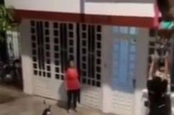 Tiếp đất thành công từ tầng 2 nhà người tình, cô 'bồ' vội vàng lấy thùng giấy trùm kín người để chạy nhưng không thể trốn thoát