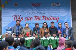 Tiếp sức đến trường mang yêu thương cho học sinh nghèo huyện Đồng Văn