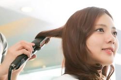 Lý do bạn nên ngừng việc duỗi tóc ngay hôm nay