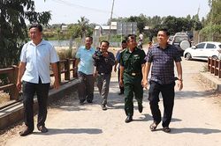 Lãnh đạo huyện biên giới Tân Hồng kiểm tra thực tế công tác phòng, chống dịch cúm gia cầm