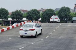 Sở hữu bằng lái ôtô ngày càng đắt và khó hơn