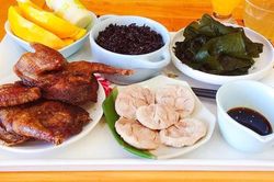 Chồng nấu cơm cữ chăm vợ sau sinh, hội chị em khen nức nở