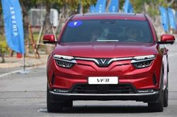 Chủ tịch Vingroup thành lập công ty cho thuê xe và taxi điện VinFast