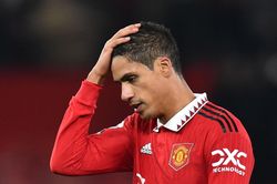 Varane mắng đồng đội sau trận thua 0-7