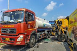 5 ôtô tải va chạm liên hoàn trên quốc lộ 1
