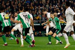 Hòa Betis, Real Madrid lại vụt tắt giấc mơ lật đổ Barcelona