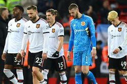Báo Anh choáng váng khi thua MU thua 0-7 trước Liverpool, tuyên bố giấc mơ ăn 4 tan mây khói