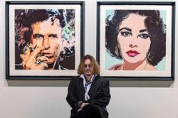 Chỉ trong vài ngày, Johnny Depp kiếm bộn tiền với nghề tay trái