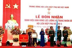 Hội Liên hiệp Phụ nữ Giải phóng Khu 5 đón nhận danh hiệu Anh hùng