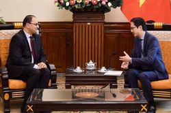 Thứ trưởng Đỗ Hùng Việt tiếp Tổng giám đốc Cơ quan Đại học Pháp ngữ