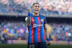 Barcelona thắng trong trận cầu nhiều 'gia vị'
