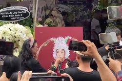 Tang lễ NSƯT Vũ Linh: NSND Kim Cương lau di ảnh, NSUT Diệu Hiền suy sụp