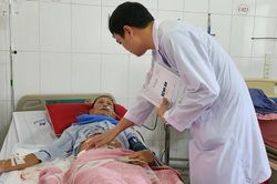 Cụ ông 67 tuổi chảy máu tiêu hóa mức độ rất nặng phải cắt bỏ 3/4 dạ dày