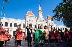 Nhà thiết kế Đỗ Trịnh Hoài Nam: 'Áo dài cần tạo nên giá trị hội nhập mới'