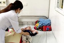 Bác sĩ khuyến cáo ngộ độc khi lạm dụng thuốc giảm đau, hạ sốt tại nhà