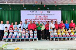 Nutifood trao tặng hàng nghìn suất quà ý nghĩa cho người nghèo tại Sóc Trăng và Hậu Giang