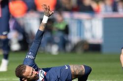 Neymar nghỉ hết mùa sau chấn thương kinh hoàng