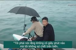 Hai người Trung Quốc đạp xe vượt biển suốt 6 giờ đồng hồ