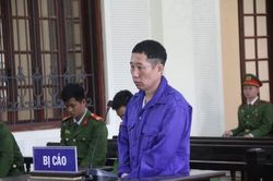 Bắn chết con nợ trong lúc giằng co