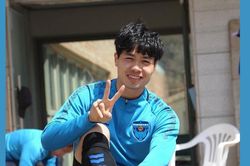 Công Phượng dự bị trong trận gặp Sanfrecce Hiroshima