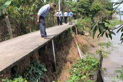 Tiền Giang: Sạt lở bờ sông, bờ biển ngày càng nghiêm trọng
