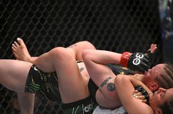 'Mỹ nhân' Alexa Grasso: Nữ võ sĩ sơn móng tay - chân khi vào Bát giác đài thành Biểu tượng mới của thể thao Mexico