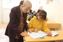 'Bà tiên' làm lành những 'vầng trăng khuyết'