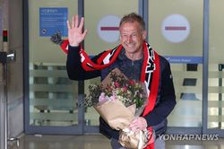 Huyền thoại Klinsmann bắt đầu đảm nhiệm huấn luyện viên ĐTQG Hàn Quốc