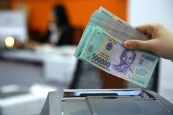 Lãi suất tiết kiệm đồng loạt giảm