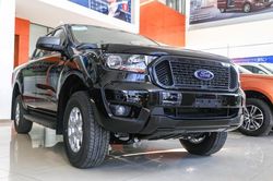 Những mẫu xe cũ đang tăng giá bán tại Việt Nam