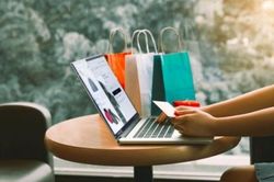 Nghề giao nhận qua lời kể của những bóng hồng