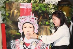 Các cô đào bên Vũ Linh ngày tiễn biệt