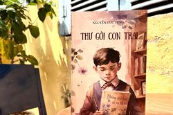 Những bài học về sự tử tế trong 80 bức thư gửi con trai
