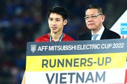 HLV Troussier chưa quyết ban cán sự tuyển Việt Nam