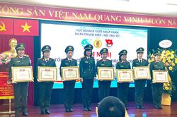 Phụ nữ Cục Xuất nhập cảnh nỗ lực vượt khó