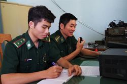 Tiếp tục cứu sống 2 trong số 4 thuyền viên bị mất tích trong vụ chìm sà lan trên biển Bình Thuận