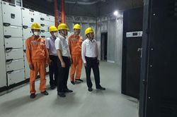 Sửa chữa điện Hotline bằng bệ đỡ Platfom