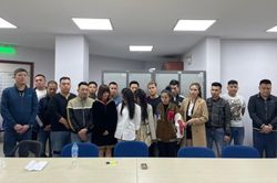 Bắt quả tang nhóm nam nữ thanh niên đang 'thác loạn' trong tiếng nhạc chát chúa ở quán bar lúc rạng sáng