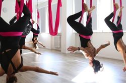 Từ vụ tử vong khi tập yoga bay một mình: HLV chỉ ra lưu ý tập yoga bay an toàn