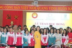 Quảng Trị: Trao 600 triệu đồng học bổng SEEDS tặng học sinh, sinh viên vượt khó học giỏi